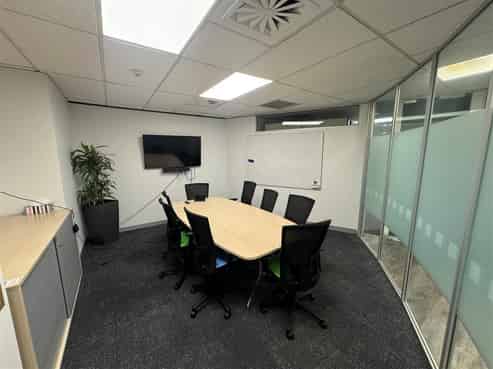 FITTED MT EDEN OFFICE WITH 23 CAR PARKS