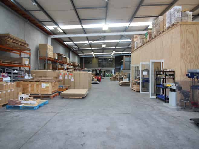 Outstanding modern office/warehouse for lease