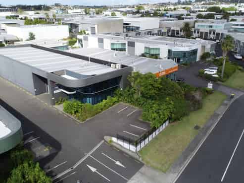 Outstanding modern office/warehouse for lease