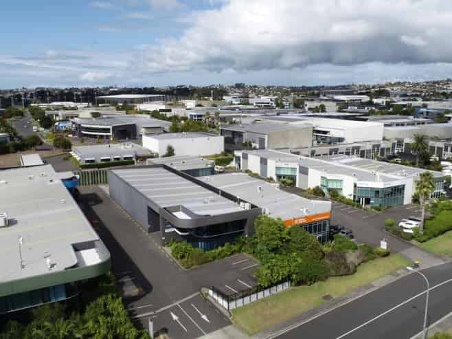 Outstanding modern office/warehouse for lease