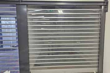 RETAIL UNIT IN CENTRAL MANUKAU
