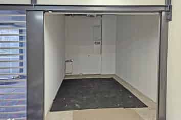RETAIL UNIT IN CENTRAL MANUKAU
