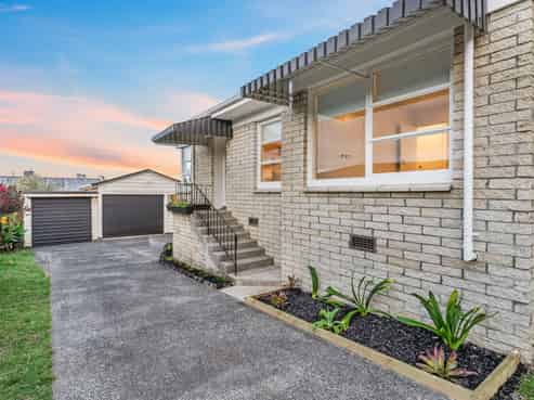 2/15 Woodall Place, Totara Vale