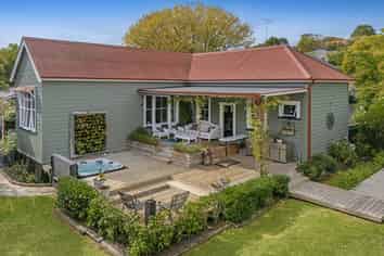 1 Green lane, Helensville