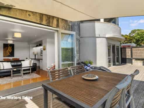 88 Wallis Street, Raglan