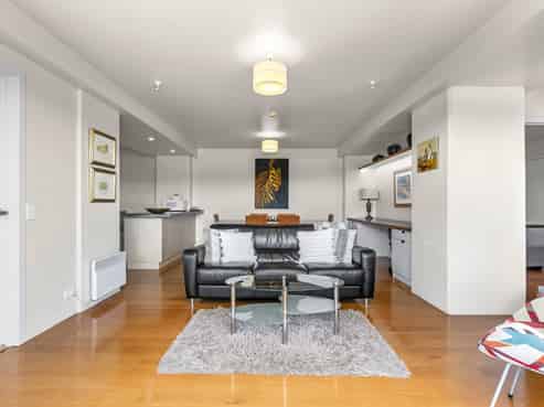 88 Wallis Street, Raglan