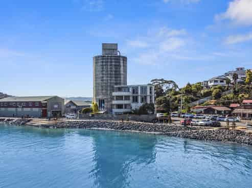 88 Wallis Street, Raglan