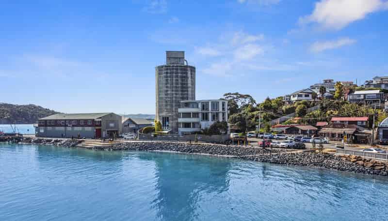 88 Wallis Street, Raglan