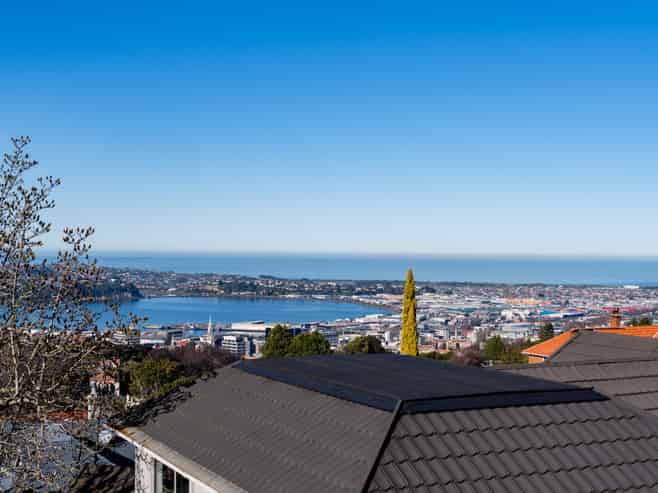 10 Garfield Avenue, Roslyn
