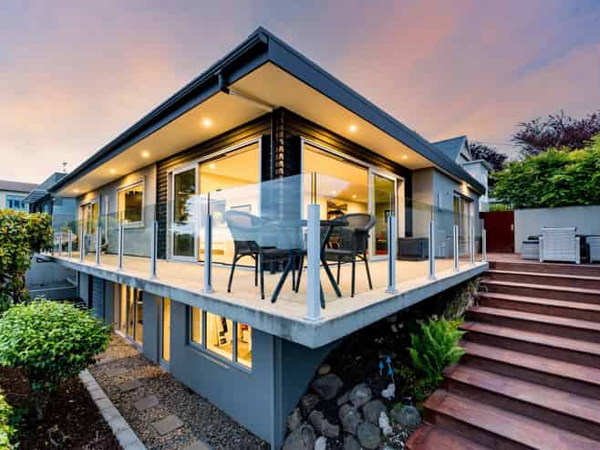 10 Garfield Avenue, Roslyn