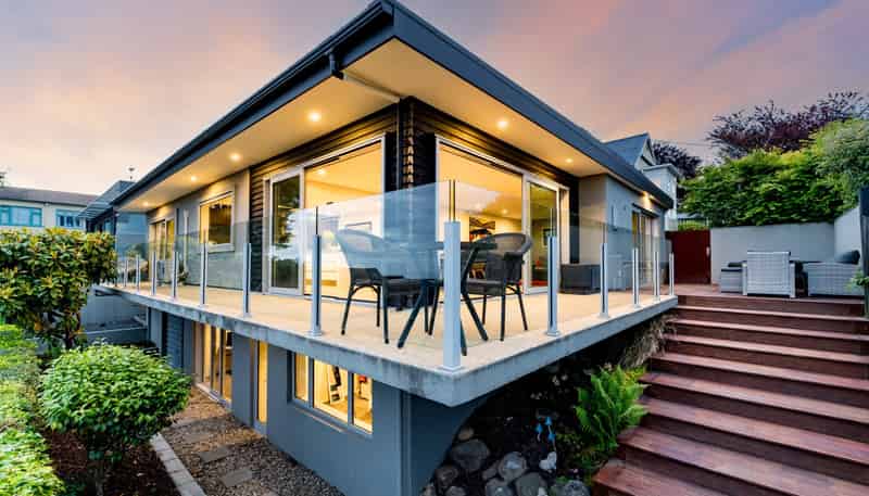 10 Garfield Avenue, Roslyn