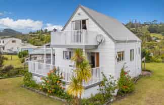 12 Captain Cook Road, Cooks Beach