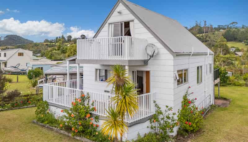 12 Captain Cook Road, Cooks Beach