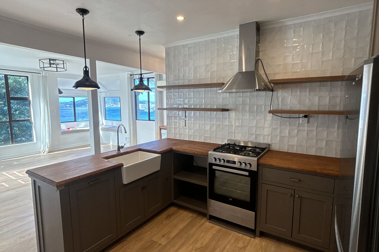 "Stylish 2-Bedroom Apartment in Kaiwharawhara – Id - Widok 3