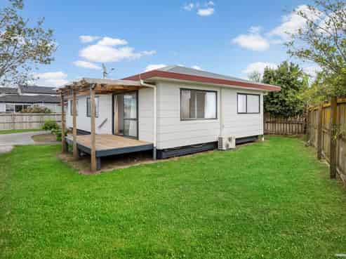 2/36 Convair Crescent, Mangere
