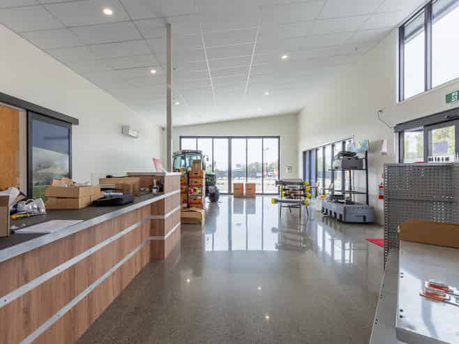 Modern 855sqm Warehouse, Showroom & 4,105sqm Yard