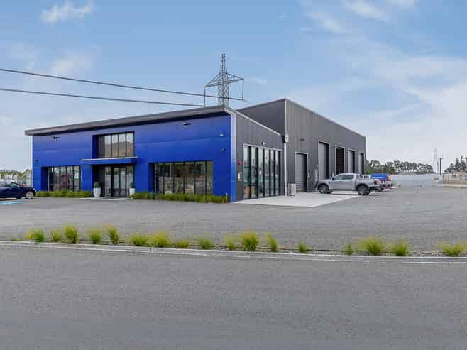 Modern 855sqm Warehouse, Showroom & 4,105sqm Yard