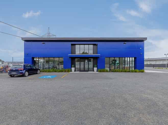 Modern 855sqm Warehouse, Showroom & 4,105sqm Yard