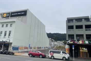 Prime Courtenay Place Yard for Lease – High Profile & Endless Potential