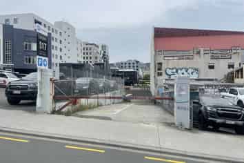 Prime Courtenay Place Yard for Lease – High Profile & Endless Potential