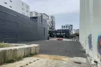 Prime Courtenay Place Yard for Lease – High Profile & Endless Potential