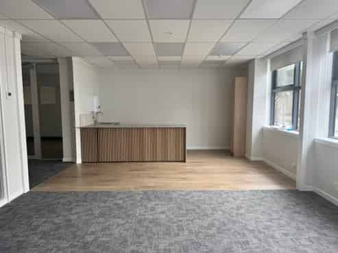 Quality office with parking