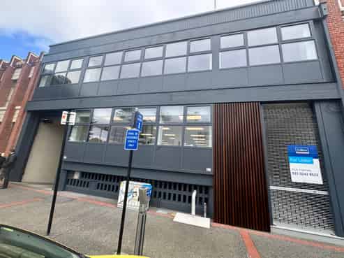 Quality office with parking