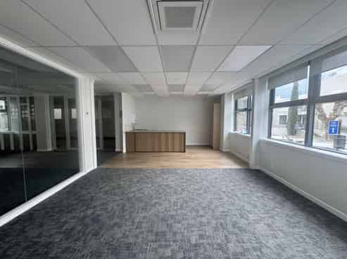 Quality office with parking