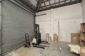 Pole position - warehouse with the works
