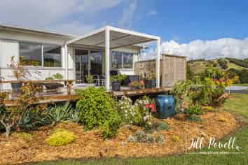 1 Manaaki Circle, Paparoa