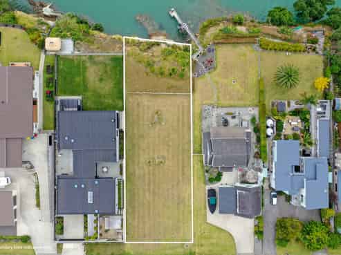 39 Pohutukawa Road, Beachlands