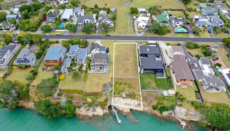 39 Pohutukawa Road, Beachlands