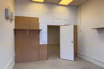 Rear Opportunity. Perhaps a cafe or a commercial kitchen or