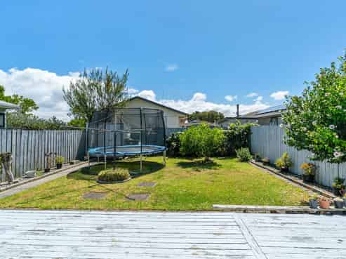 2/18 Kennington Drive, Clendon Park