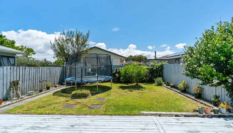 2/18 Kennington Drive, Clendon Park