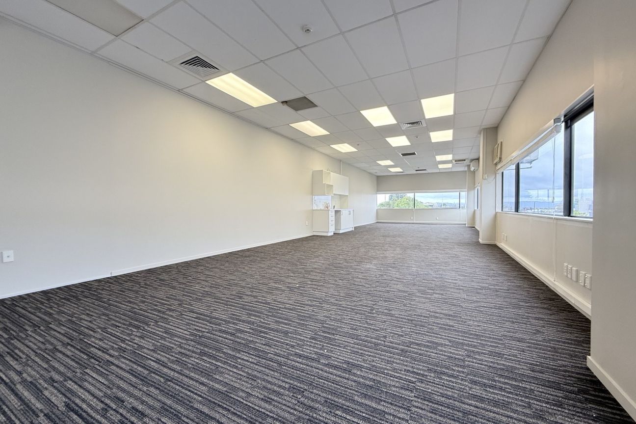 Light-Filled 220 m² Ground Floor Office | Eden Tce - Bild 2