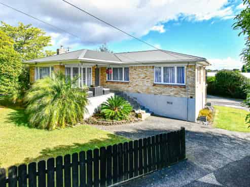 21 Clark Road, Pahurehure