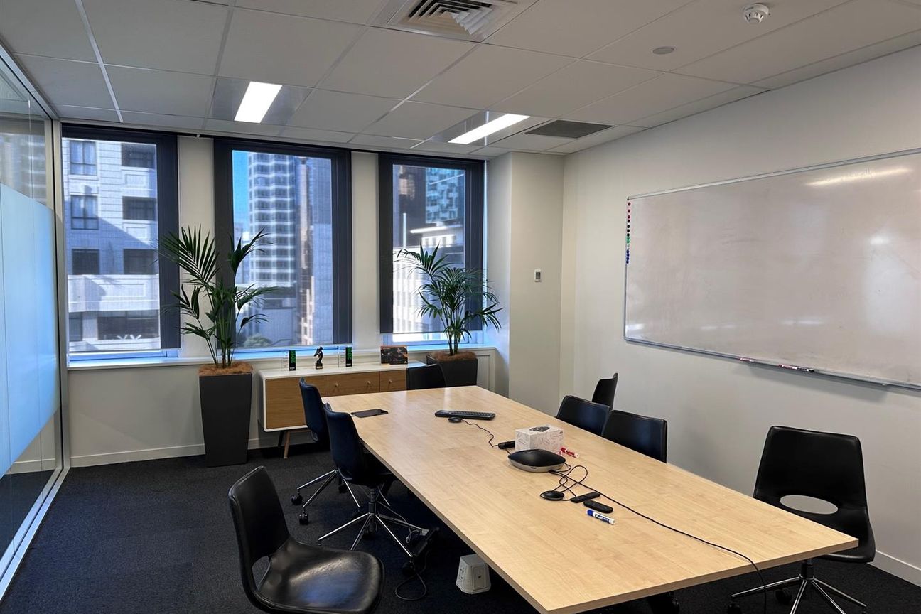 CBRE - Modern & Efficient on Queen - Widok 4