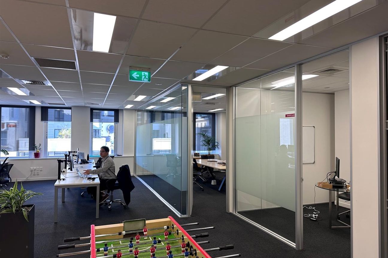 CBRE - Modern & Efficient on Queen - Widok 2