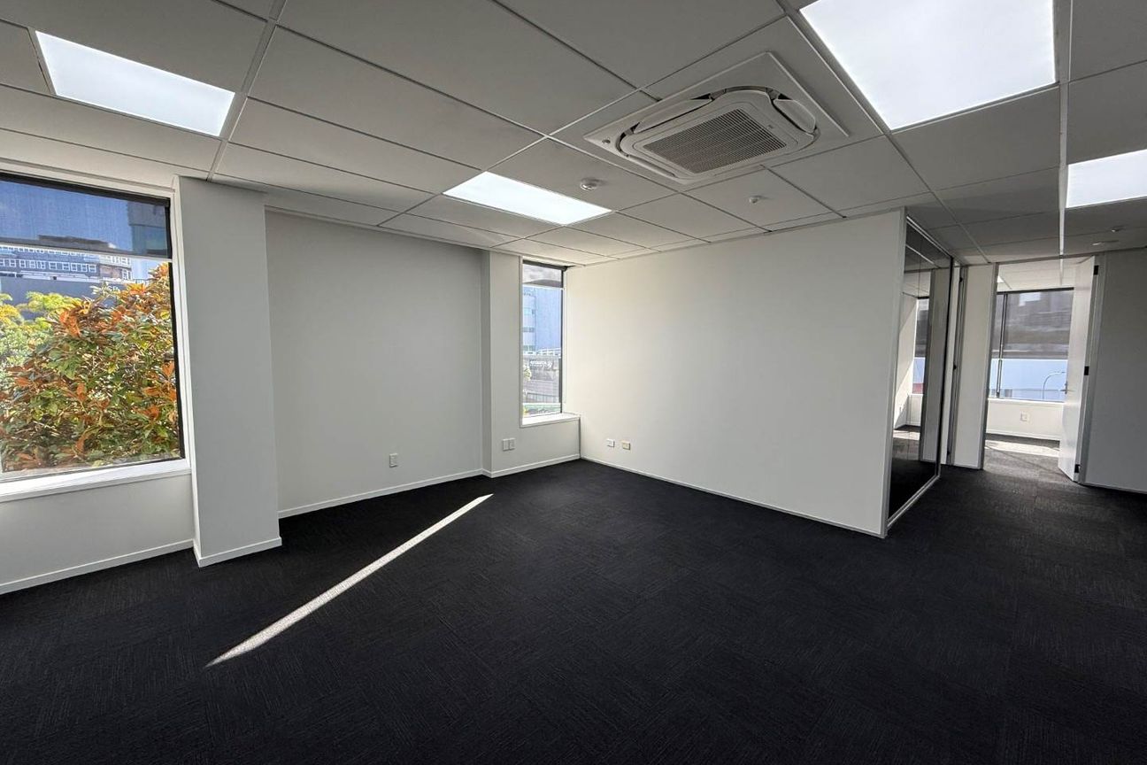 MODERN COLLEGE HILL OFFICES - Bild 3