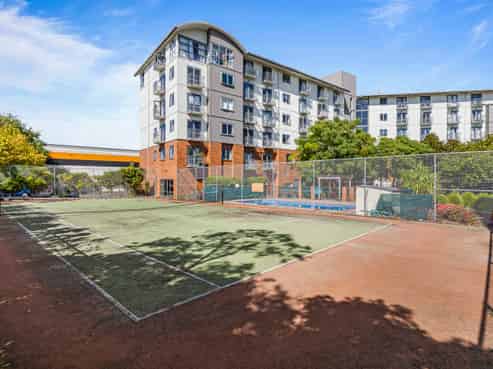 5E/10 Crown Lynn Place, New Lynn