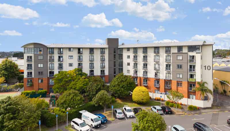 5E/10 Crown Lynn Place, New Lynn