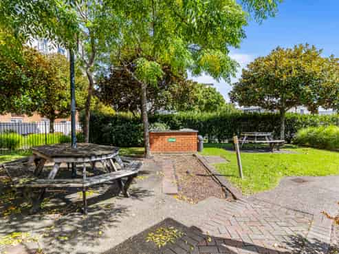 5E/10 Crown Lynn Place, New Lynn
