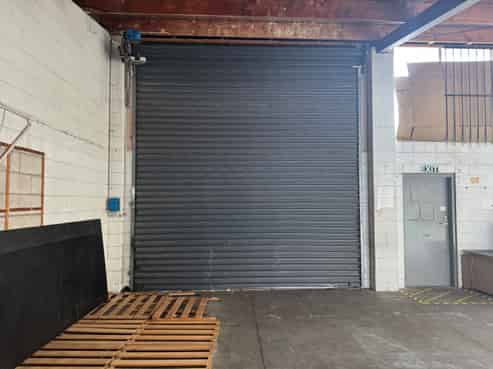 Warehouse/bulk retail space