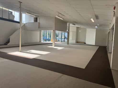 Warehouse/bulk retail space