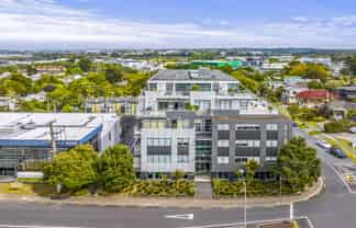 Vacant Possession - Office Unit + 4 Parks