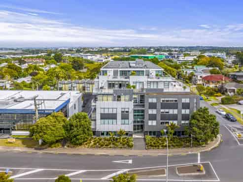 Vacant Possession - Office Unit + 4 Parks