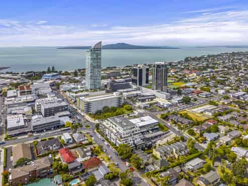 Vacant Possession - Office Unit + 4 Parks