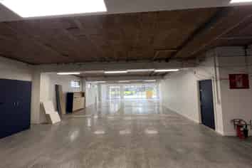 Ground floor, open plan & concrete floors!