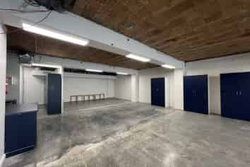 Ground floor, open plan & concrete floors!